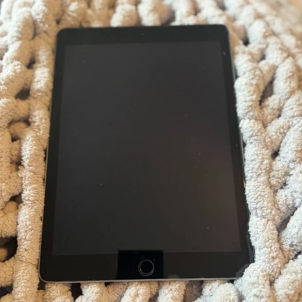 Apple Ipad 5 Gen 32gb Wi-fi + 4g Lte Space Gray Mp1m2ll/a